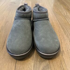 Uggs mini classic shine